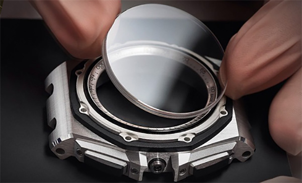 Thay Mặt Kính Đồng Hồ Emporio Armani: Hướng Dẫn Toàn Diện Từ A Đến Z