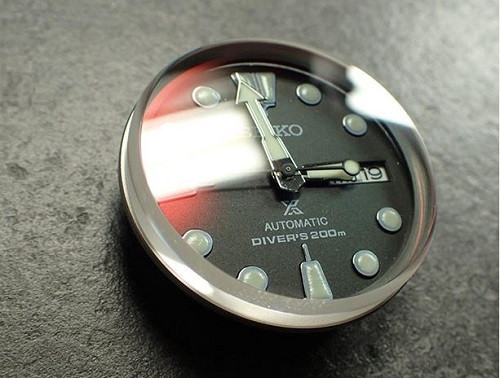 Mặt kính Sapphire cao cấp thường dùng cho đồng hồ Seiko cần thay thế.