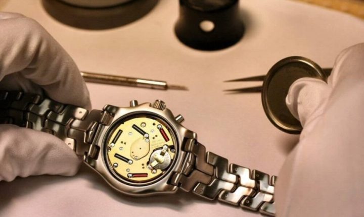Dấu hiệu nhận biết thời điểm cần thay pin đồng hồ đeo tay tại TPHCM để bảo vệ bộ máy.