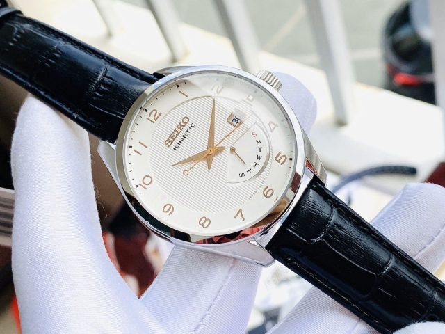 Đồng hồ Seiko Kinetic với công nghệ sạc pin chuyển động, cần tìm địa chỉ thay pin đồng hồ Seiko ở đâu uy tín khi hết.