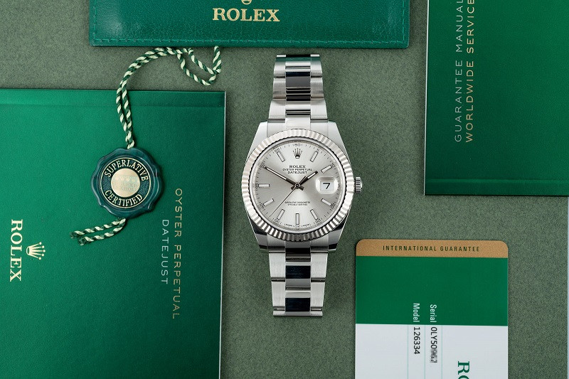 Phân biệt thẻ bảo hành đồng hồ Rolex với các loại thẻ khác trên thị trường.
