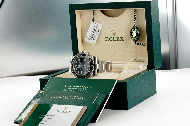 Cần biết cách bảo quản thẻ bảo hành khi mua đồng hồ Rolex.