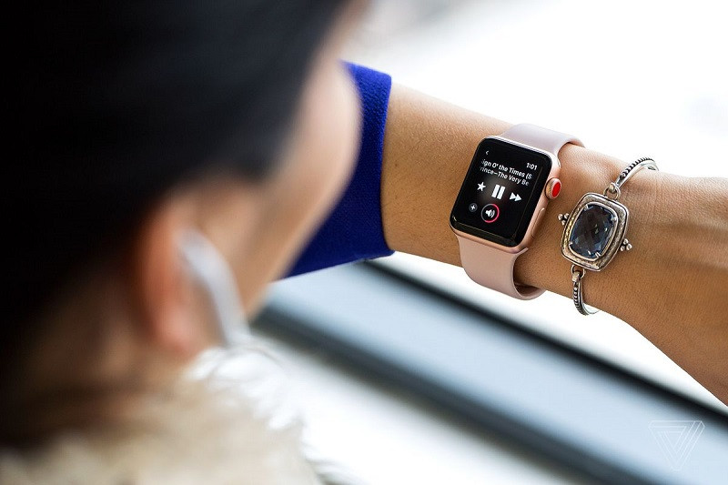 Apple Watch SE với các tính năng cơ bản nhưng mạnh mẽ, là phiên bản đồng hồ thông minh đáng cân nhắc