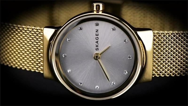 Đồng hồ Skagen tinh khôi, gọn nhẹ, thịnh hành trong giới nữ sinh cấp 3