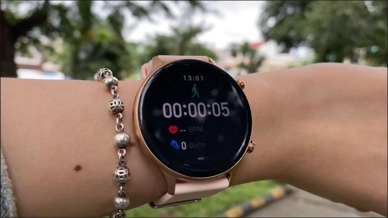 Đồng hồ thông minh với nhiều tính năng hữu ích cho học sinh nữ cấp 3
