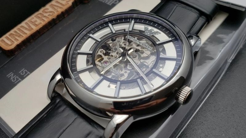 Kiểm tra giấy tờ chứng nhận cho đồng hồ Emporio Armani chính hãng