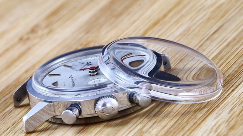Kính Sapphire cong, một trong các loại mặt kính đồng hồ bền bỉ