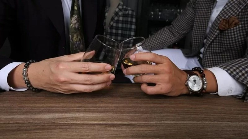 Vòng hạt được sử dụng nhiều nhất trong các loại vòng tay nam, dễ dàng mix đồng hồ với vòng tay nam