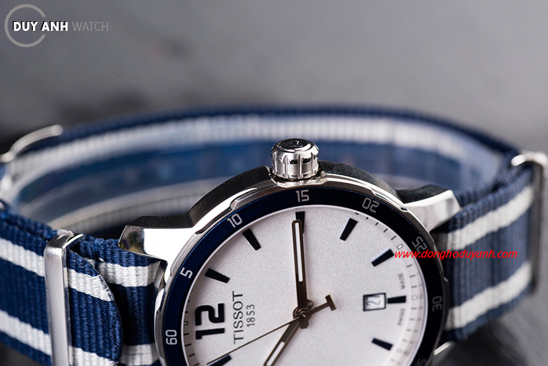 Đồng hồ Tissot Quickster dây NATO, chất liệu Mộc thân thiện, lý tưởng cho người mệnh Mộc