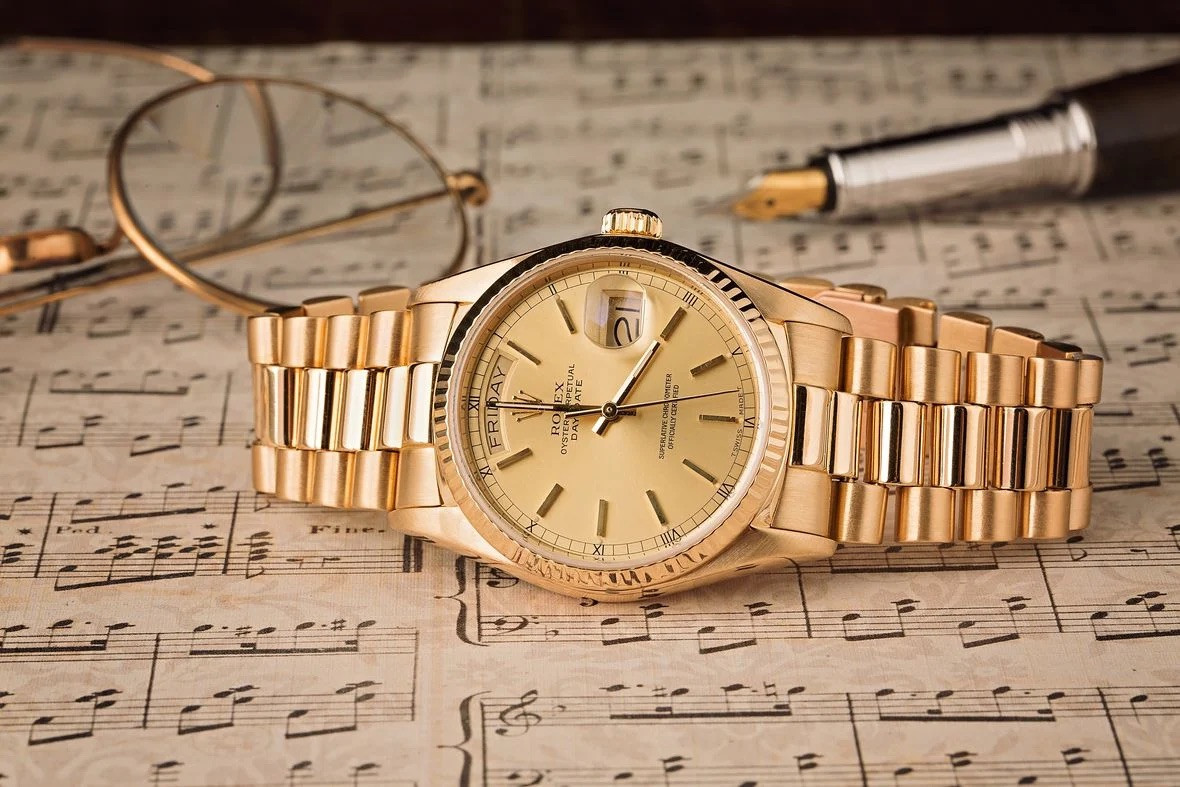 Đồng hồ Rolex Day-Date "Tổng thống" với tính năng hiển thị ngày và thứ