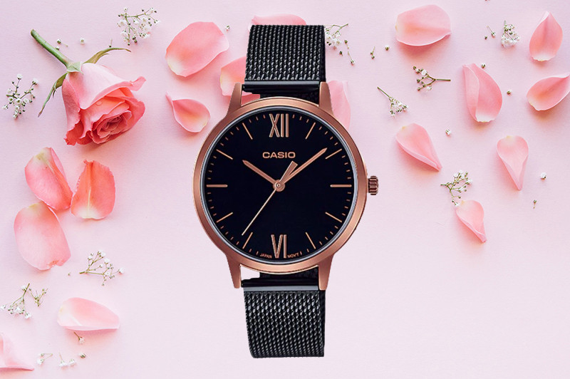 Đồng hồ Casio mặt tròn cho nữ màu đen và viền đồng, dây thép không gỉ