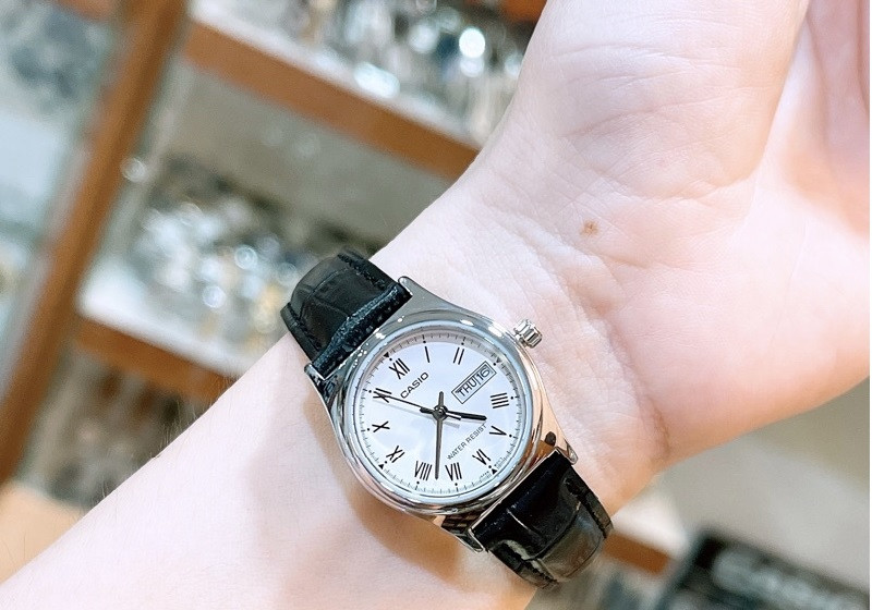 Sắc thái nữ tính toát lên từ đồng hồ Casio nữ mặt nhỏ
