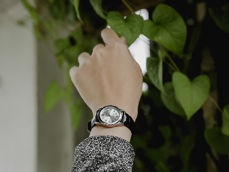 Đồng hồ Casio nữ mặt nhỏ gọn, đẹp mắt trên cổ tay phái nữ