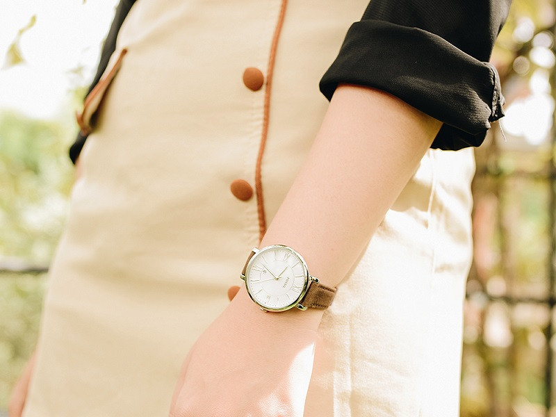 Đồng hồ Fossil Carlie nữ ES3708 mặt tròn dây da tinh tế, nhẹ nhàng