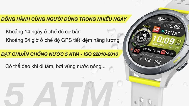 Người dùng đang bơi dưới nước với đồng hồ thông minh Amazfit Cheetah Round