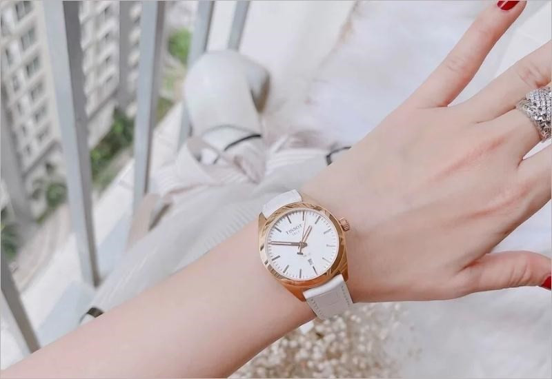 Đồng hồ Mathey Tissot Thụy Sĩ, sự hòa quyện giữa cổ điển và hiện đại, là lựa chọn đồng hồ cho phụ nữ lớn tuổi đẳng cấp.