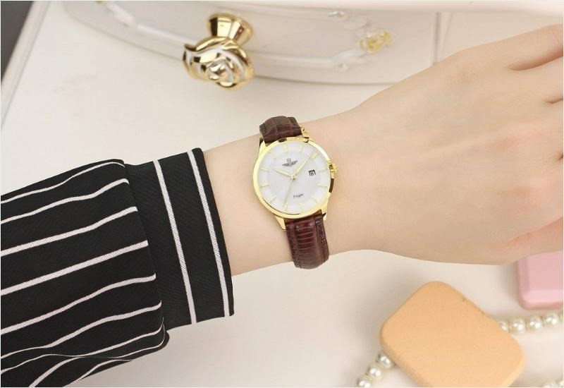 Đồng hồ Srwatch Nhật Bản, với thiết kế tối giản và cổ điển, rất thích hợp cho quý bà.