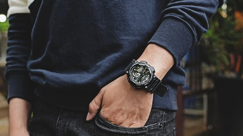 Chất liệu nhựa cao cấp và tính năng đa dạng của mẫu đồng hồ hot nhất hiện nay CASIO AEQ-110W-1AVDF