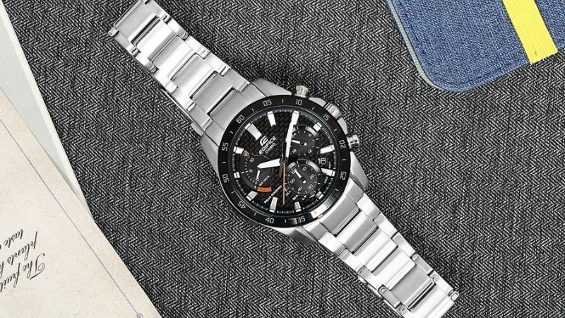 Khung viền và dây đeo thép không gỉ mạ PVD của mẫu đồng hồ hot nhất hiện nay EDIFICE CASIO EQS-930DB-1AVUDF