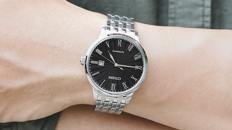 Đồng hồ cơ nam siêu mỏng Citizen NJ0080-50E với dial đen vân trắng tinh xảo