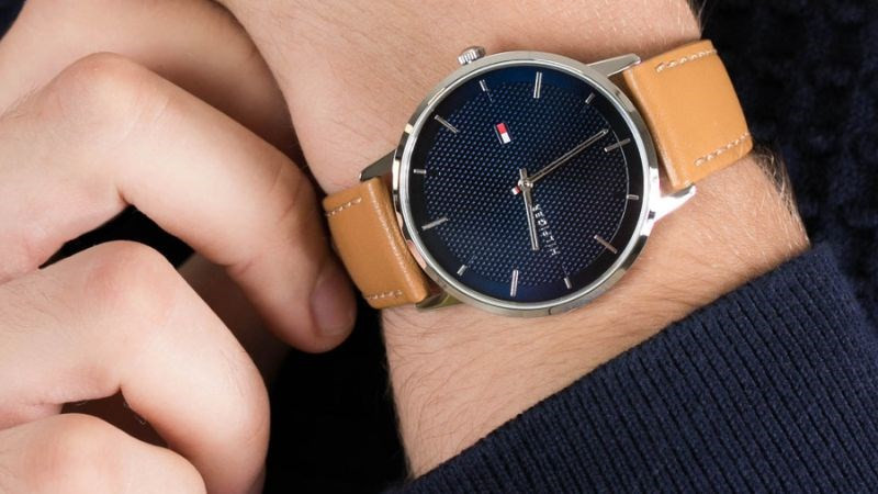Đồng hồ TOMMY HILFIGER JAMES 40.5mm Nam 1791652 dây da màu nâu, mang lại cảm giác thoải mái, êm ái