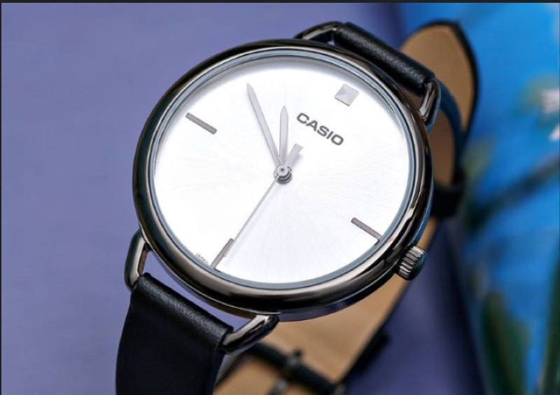 Khả năng chống nước 3 ATM của đồng hồ Casio nữ 3 triệu, an toàn khi rửa tay