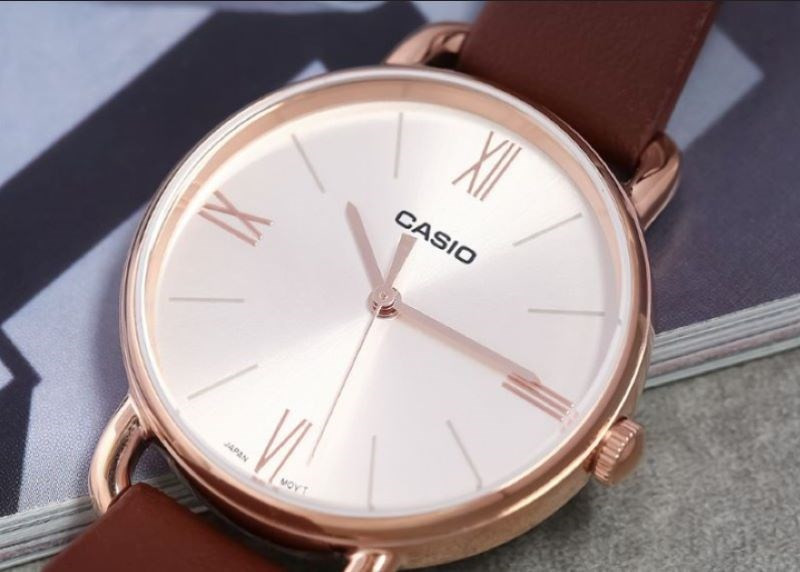 Dây đeo da tổng hợp êm ái của đồng hồ Casio nữ 3 triệu