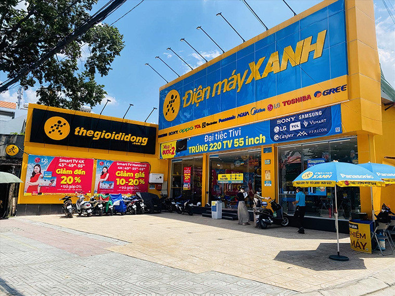Cửa hàng Thế Giới Di Động cung cấp đồng hồ Citizen nam mặt hình chữ nhật