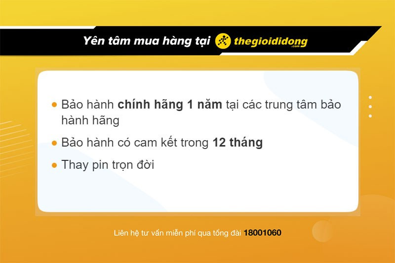 Cận cảnh nhân viên kỹ thuật đang kiểm tra một chiếc đồng hồ, thể hiện dịch vụ bảo hành chuyên nghiệp