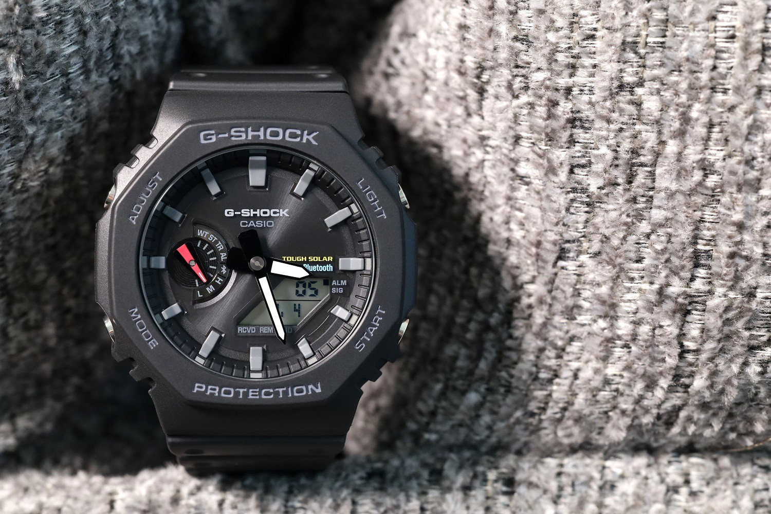 Đồng hồ G-Shock 2100 Series GA-B2100-1A1ER màu đen với mặt bát giác nổi bật