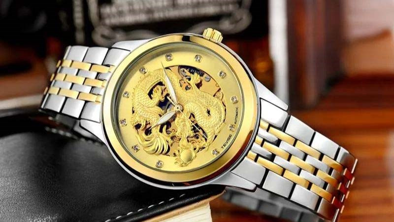Đồng hồ cơ Tevise với họa tiết rồng phương Đông đặc trưng, giá dưới 2 triệu