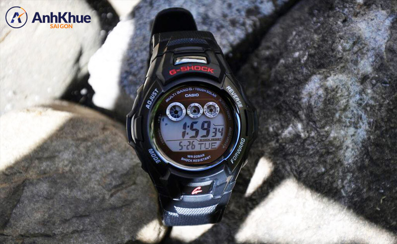 Mẫu đồng hồ G-Shock Tough Solar GWM530A-1 với kích thước nhỏ gọn và nút đèn LED chuyên dụng