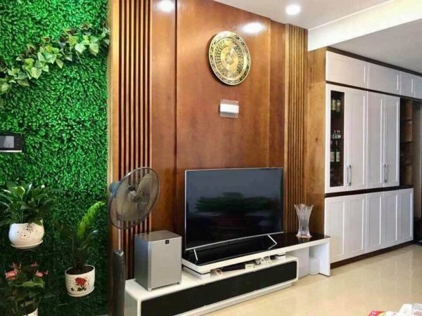 Hình ảnh đồng hồ mặt trống đồng treo tường, tô điểm không gian phòng khách Hà Nội