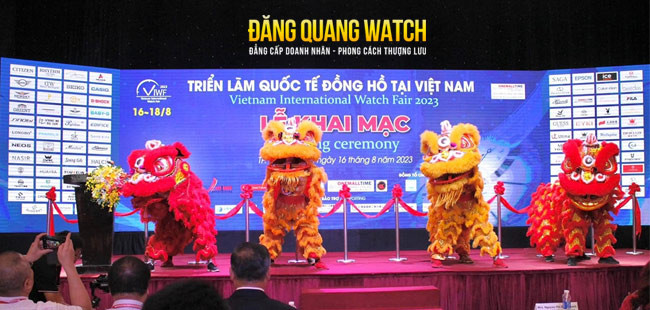 Hình ảnh khai mạc ấn tượng của triển lãm quốc tế đồng hồ lớn nhất Việt Nam.