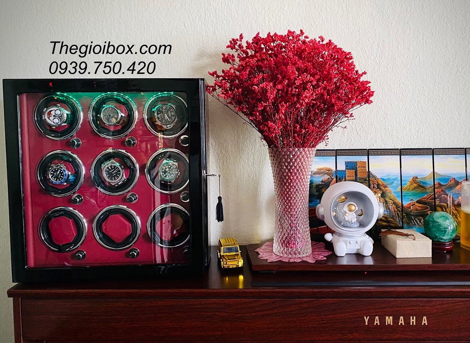 Tủ xoay đồng hồ cơ 9 ngăn bằng gỗ cao cấp màu đỏ.