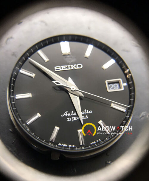 Mặt số đồng hồ Seiko bị hư hại do keo, cần vẽ lại mặt số đồng hồ chuyên sâu