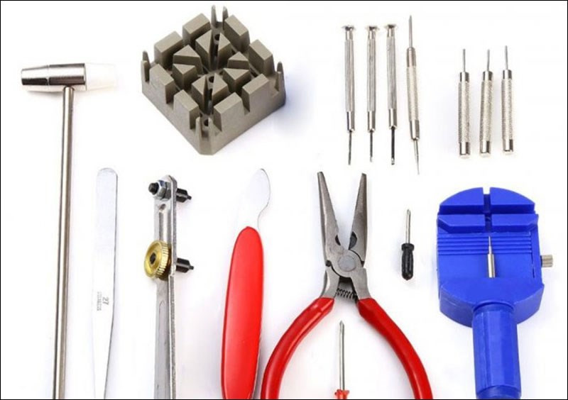Các dụng cụ chuyên dụng để tháo dây đồng hồ kim loại tại nhà
