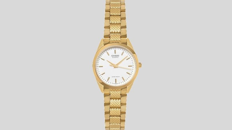 Kiểm tra độ vừa vặn và cân đối của đồng hồ Casio sau khi điều chỉnh dây