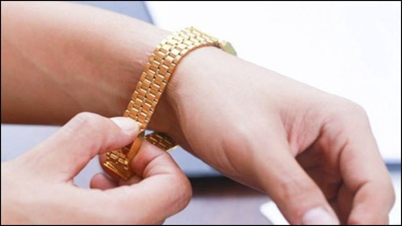 Hướng dẫn đo kích thước dây đồng hồ kim loại để điều chỉnh phù hợp