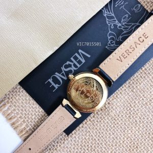 Mặt lưng đồng hồ cặp Versace dây da cao cấp với hoa văn tinh xảo VIC7015501