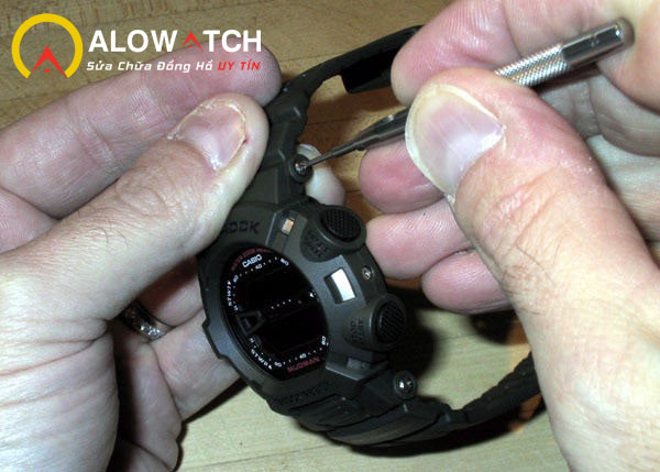 Đảm bảo khớp nối chặt chẽ khi hướng dẫn thay dây đồng hồ Casio G-Shock