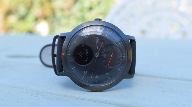 Đồng hồ thông minh lai Withings Steel HR Sport với pin ấn tượng trong năm 2019