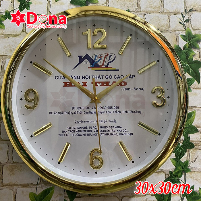 Đồng hồ treo tường vành xi với 4 số nổi độc đáo