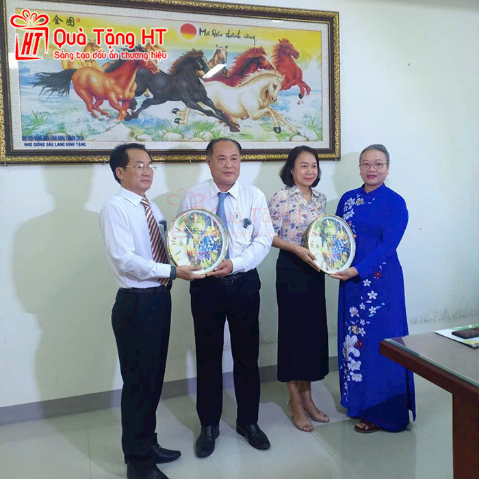Đồng hồ treo tường in logo công ty, xưởng sản xuất