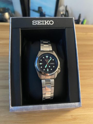 Đồng Hồ Seiko 5 Cho Nữ: Biểu Tượng Của Phong Cách và Độ Bền Vượt Thời Gian