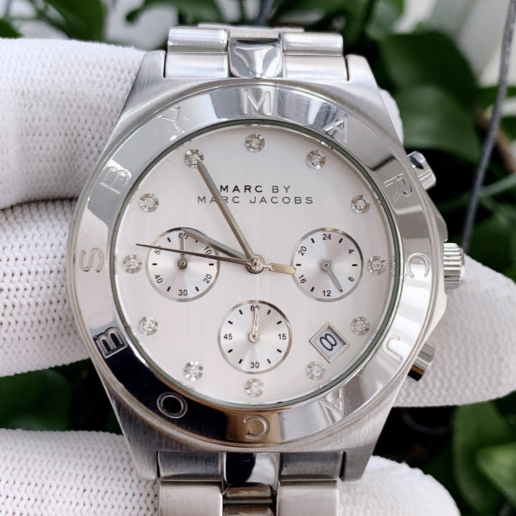 Đồng Hồ Marc Jacobs Đính Đá: Biểu Tượng Sang Trọng Và Phong Cách Cá Nhân