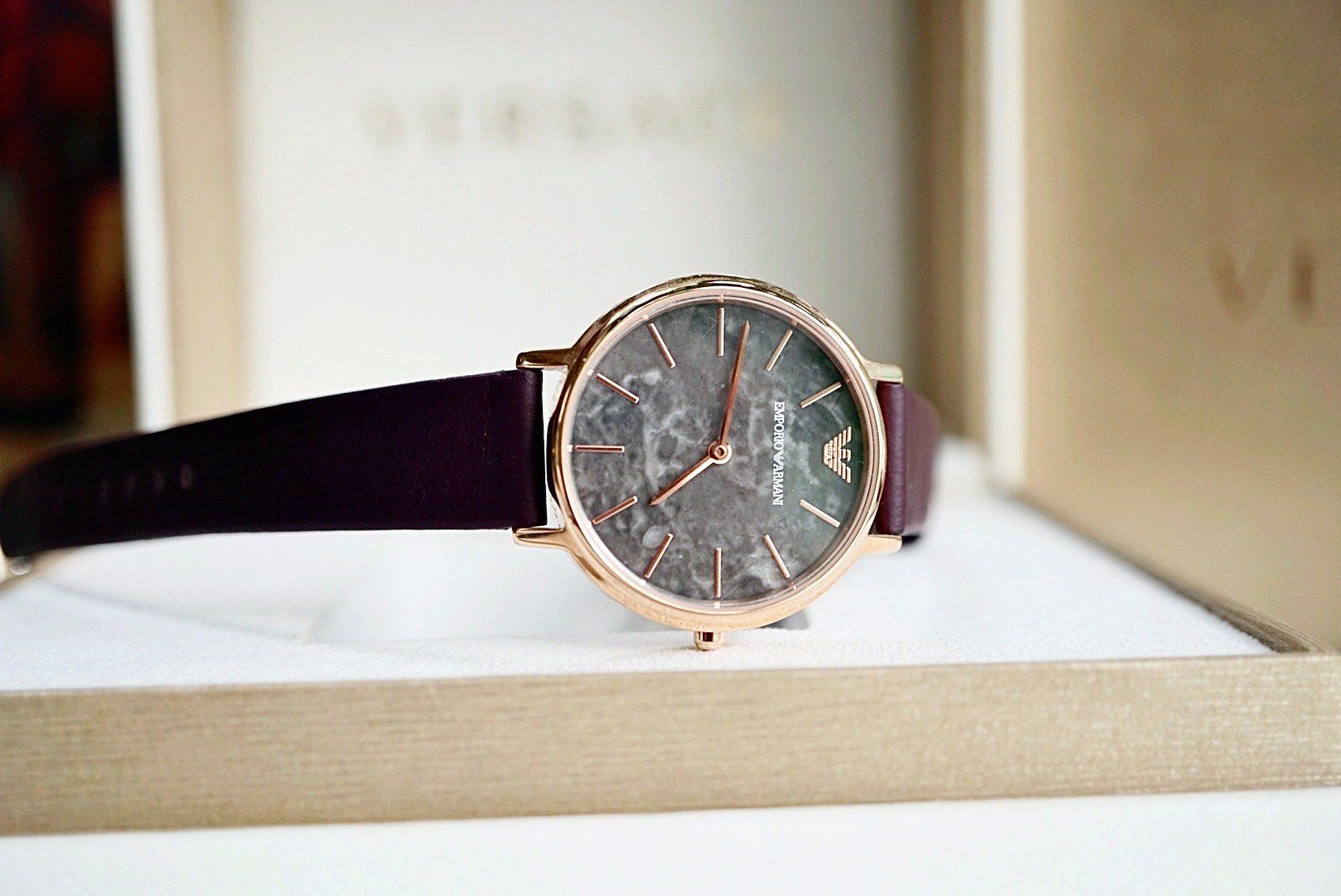 Cận cảnh mặt đồng hồ Emporio Armani nữ dây da AR11171