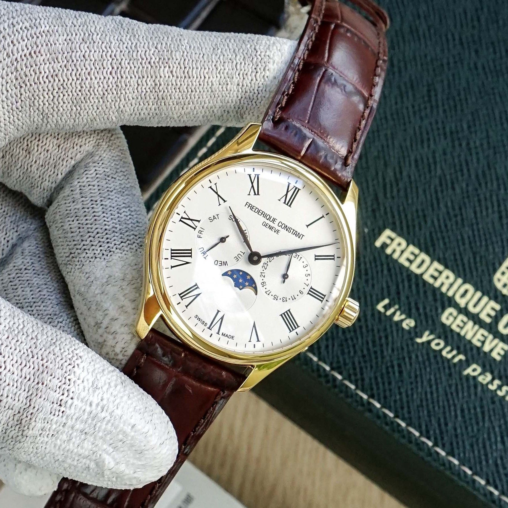 Giới thiệu Đồng Hồ Frederique Constant FC 260WR5B5: Vẻ Đẹp Cổ Điển và Tính Năng Hiện Đại