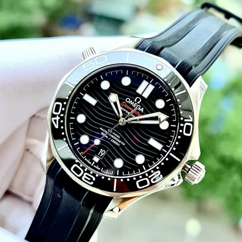 Đồng hồ Omega Co-Axial Chronometer dây da: Biểu tượng của sự sang trọng và chính xác