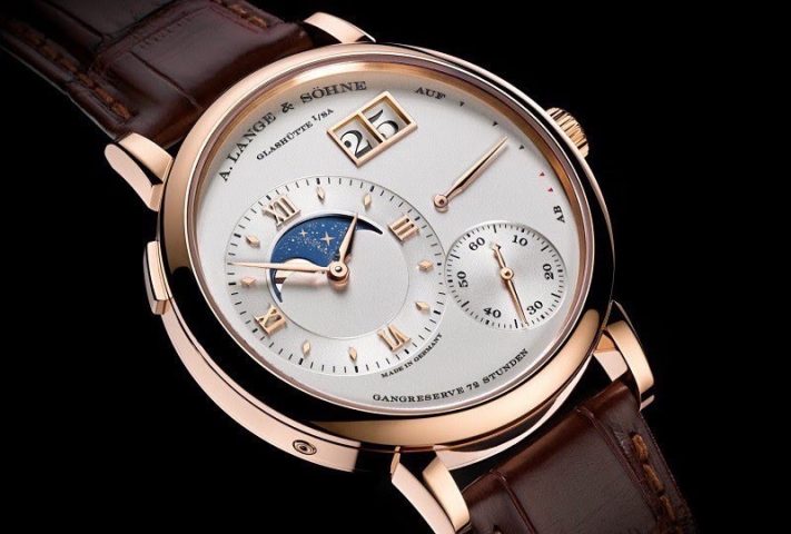 Hình ảnh chức năng lịch tuần trăng Moonphase hiển thị trên mặt số đồng hồ
